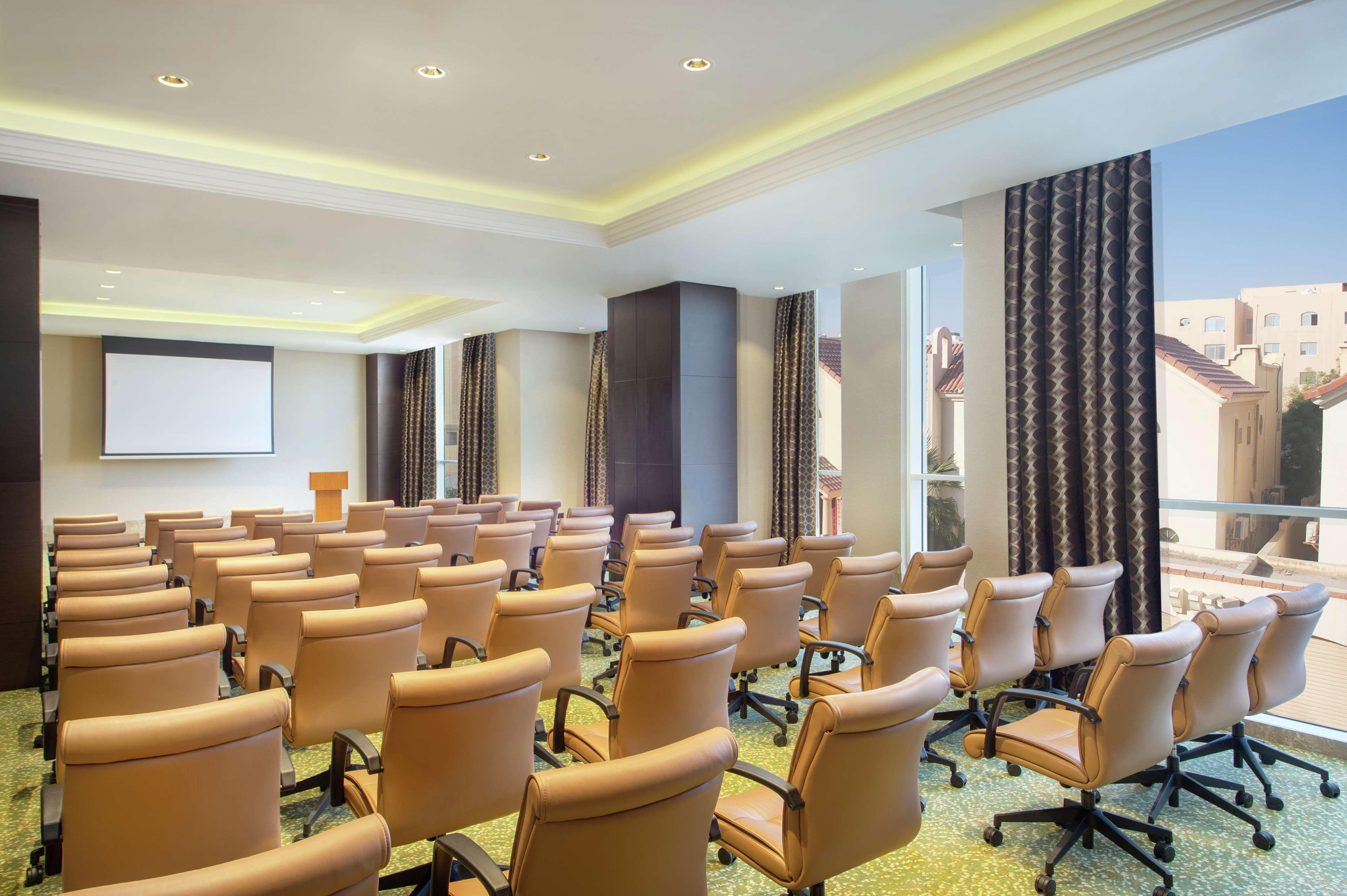 Doubletree By Hilton Doha - Al Sadd Hotel Exterior photo Meeting room
