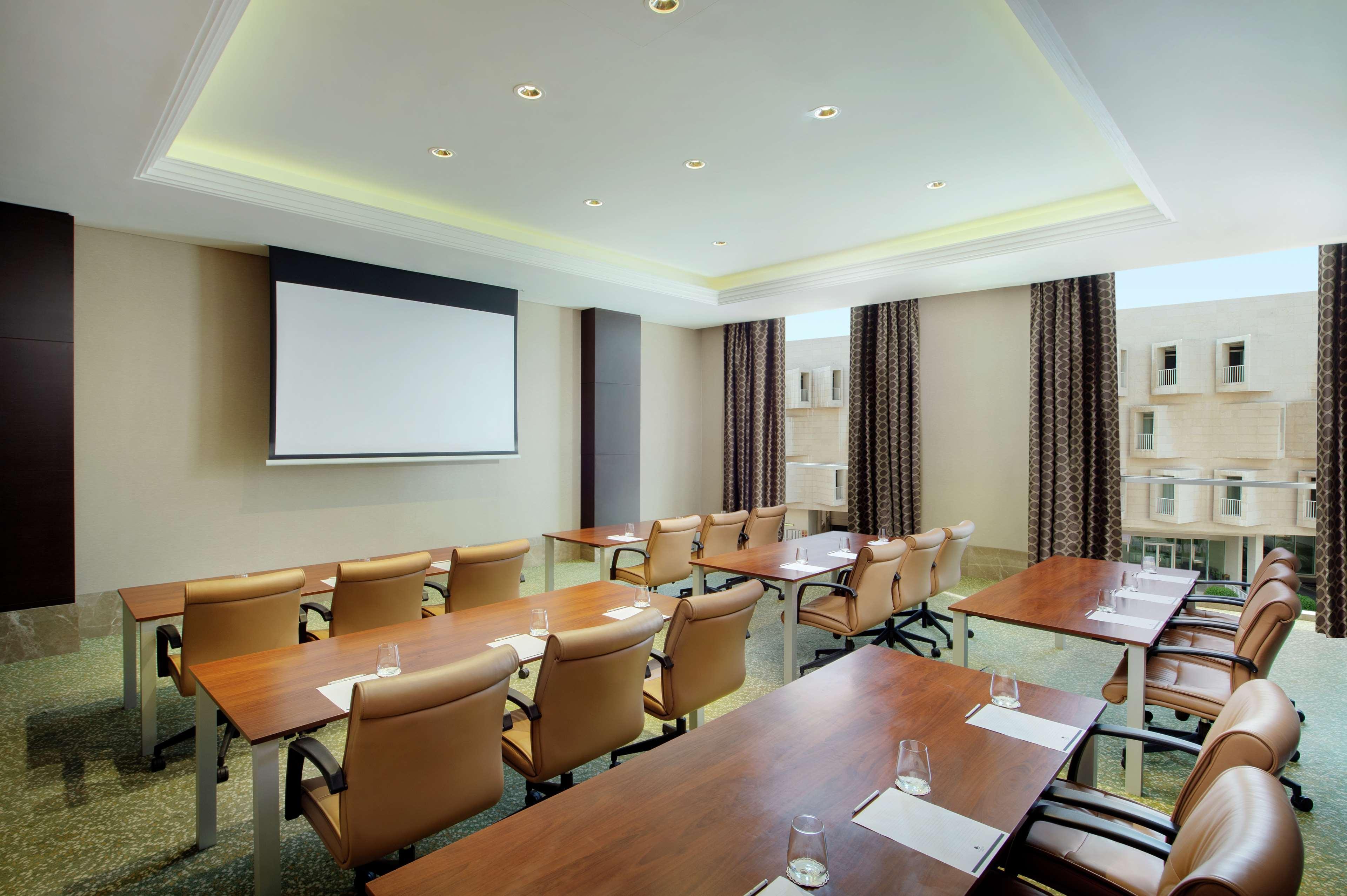 Doubletree By Hilton Doha - Al Sadd Hotel Exterior photo Meeting room
