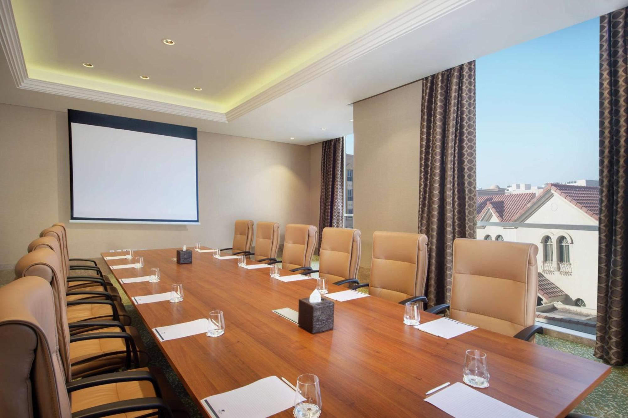 Doubletree By Hilton Doha - Al Sadd Hotel Exterior photo Meeting room