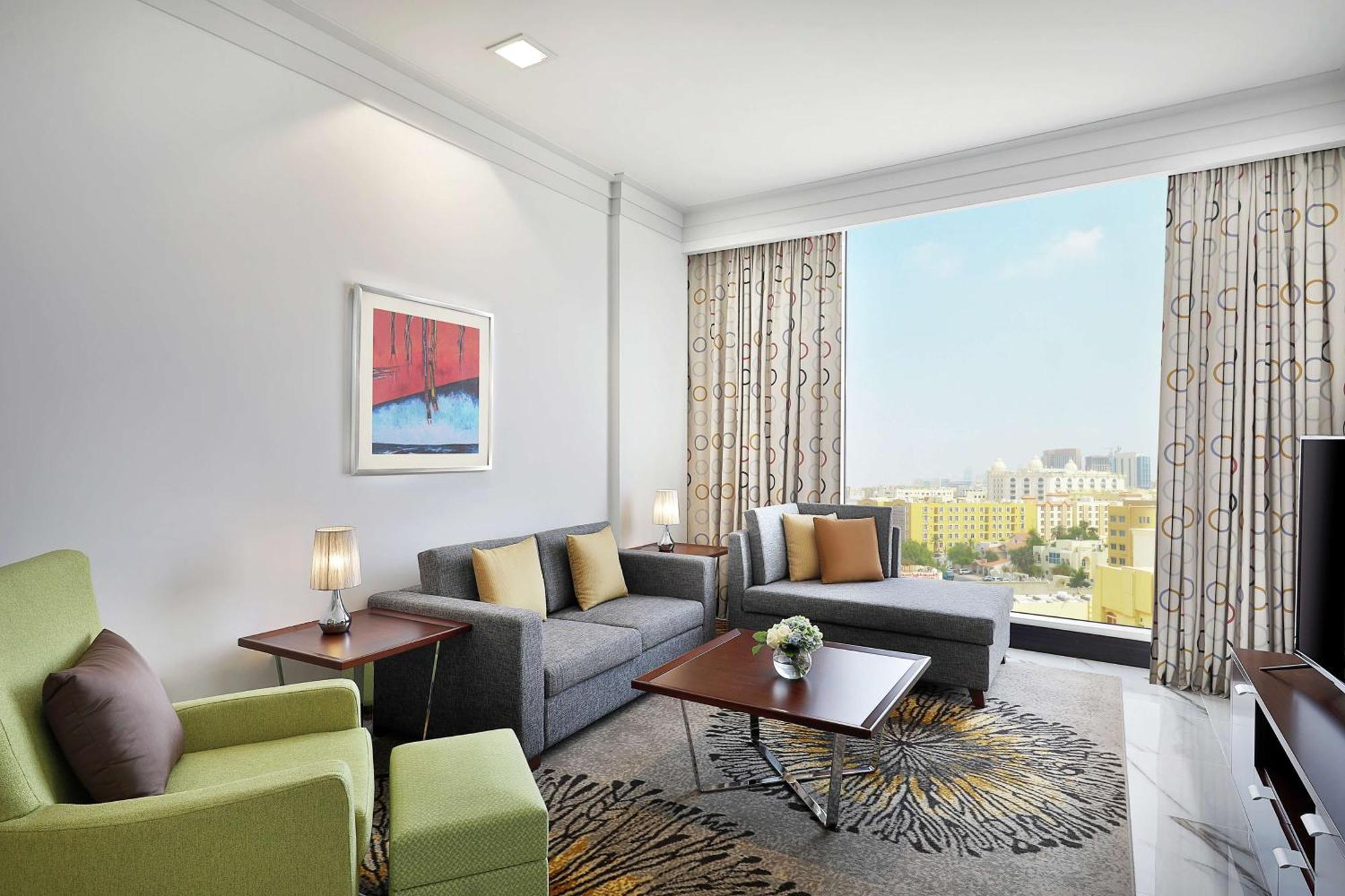 Doubletree By Hilton Doha - Al Sadd Hotel Exterior photo Living room