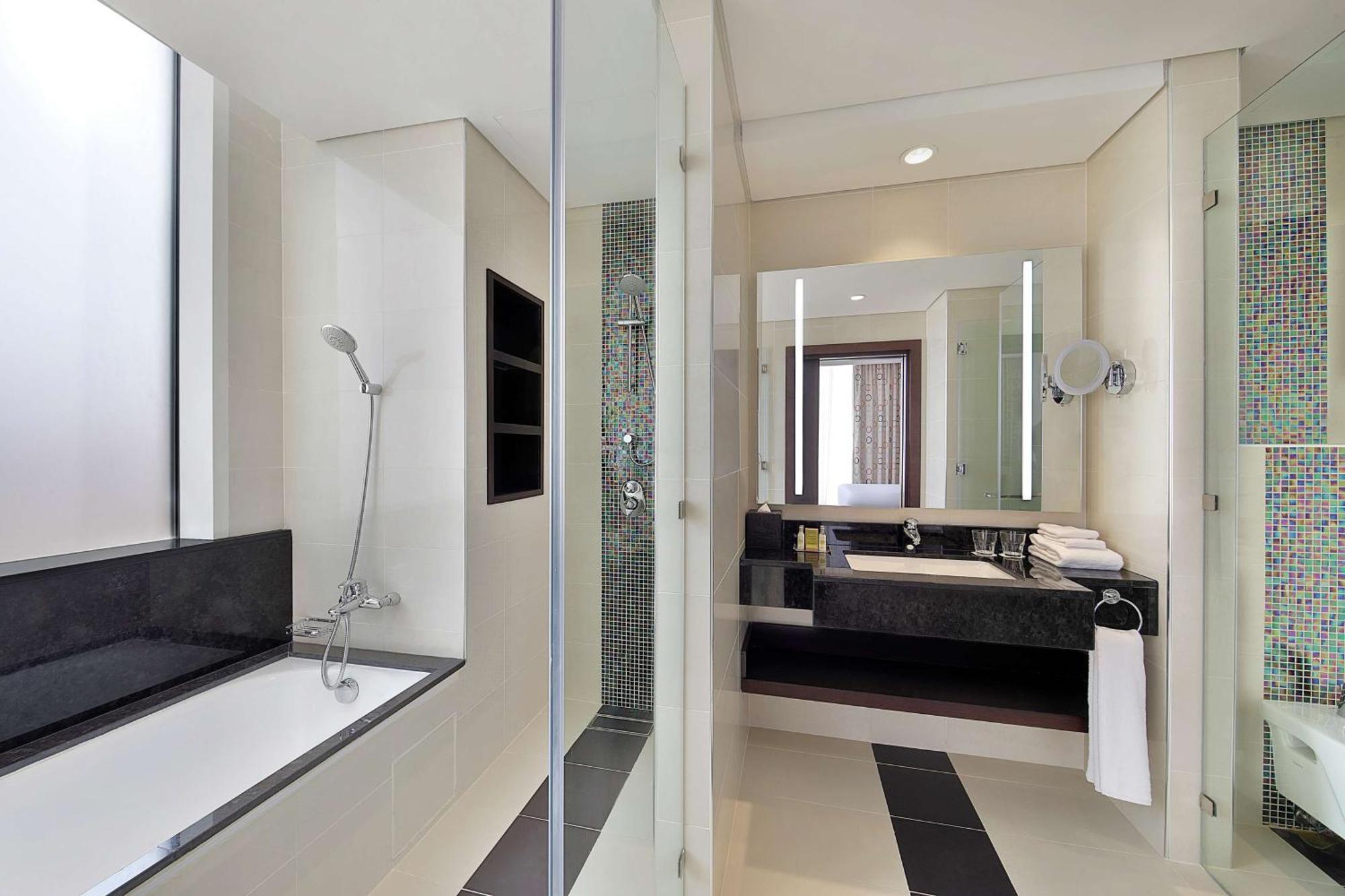 Doubletree By Hilton Doha - Al Sadd Hotel Exterior photo Bathroom