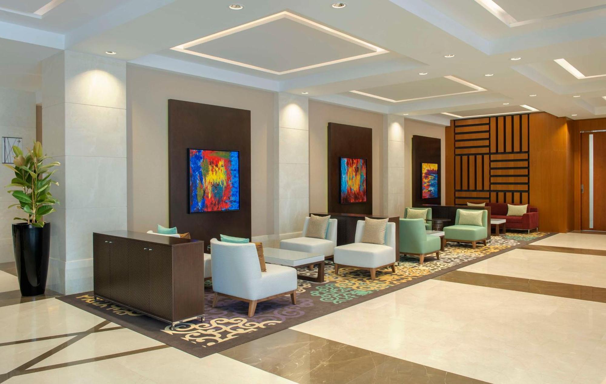 Doubletree By Hilton Doha - Al Sadd Hotel Exterior photo Lobby