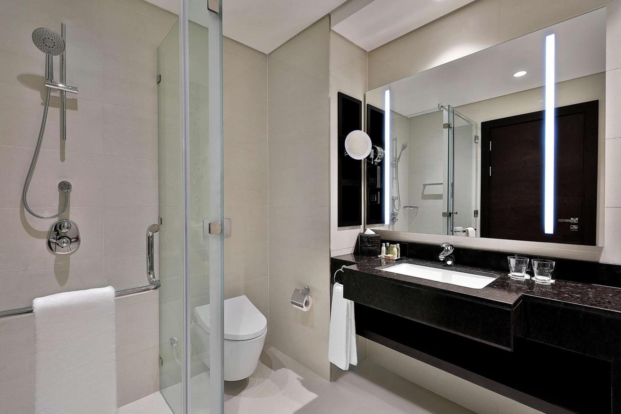 Doubletree By Hilton Doha - Al Sadd Hotel Exterior photo Bathroom