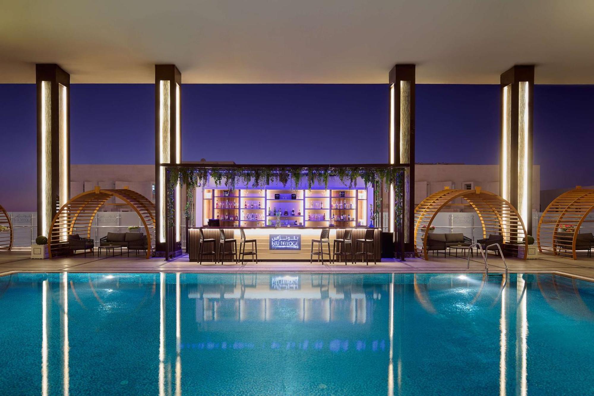 Doubletree By Hilton Doha - Al Sadd Hotel Exterior photo The pool at the hotel