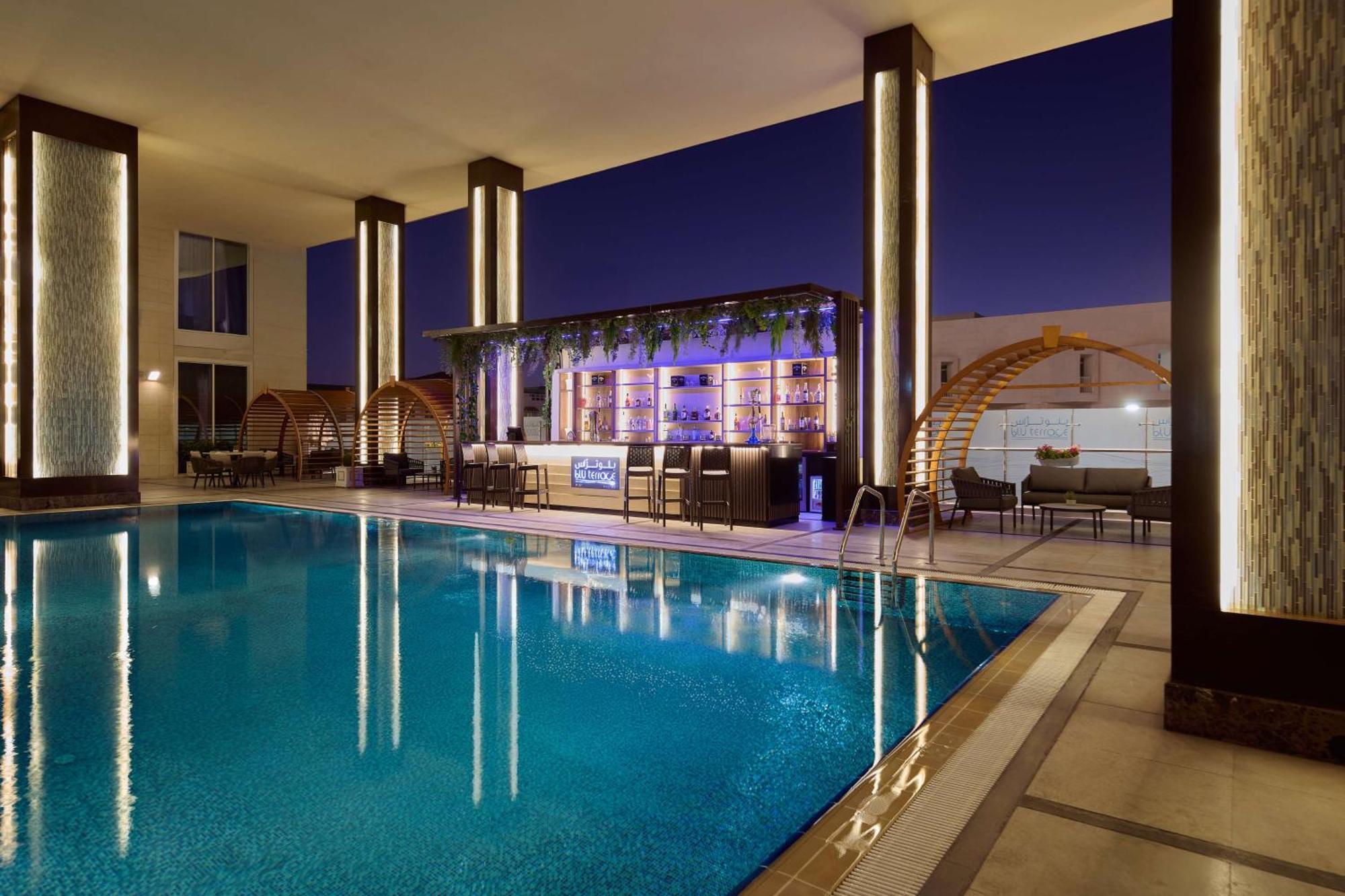 Doubletree By Hilton Doha - Al Sadd Hotel Exterior photo The swimming pool at the hotel